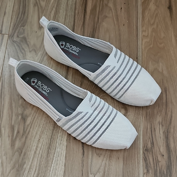 BOBS by Skechers Women's White and Gray Slip-On Memory Fosm Flats    Size 10 - Picture 1 of 13